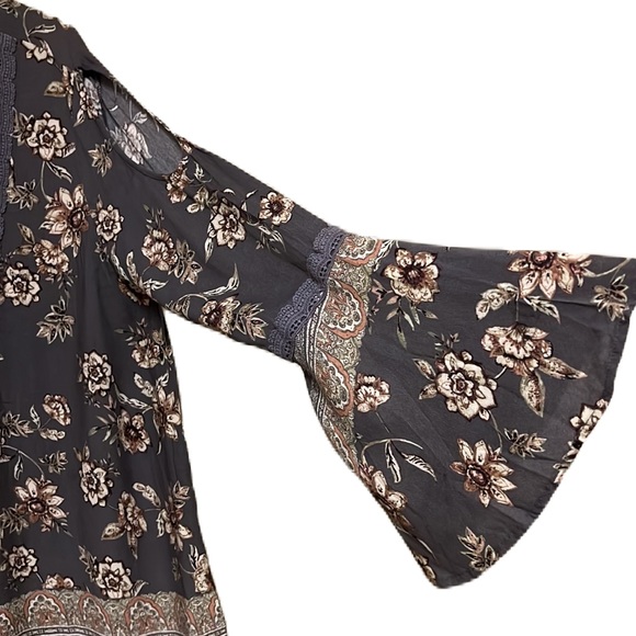 Knox Rose, 100% Rayon, Arm Keyhole, Bell Sleeves Top, Multi, XL - Picture 3 of 7